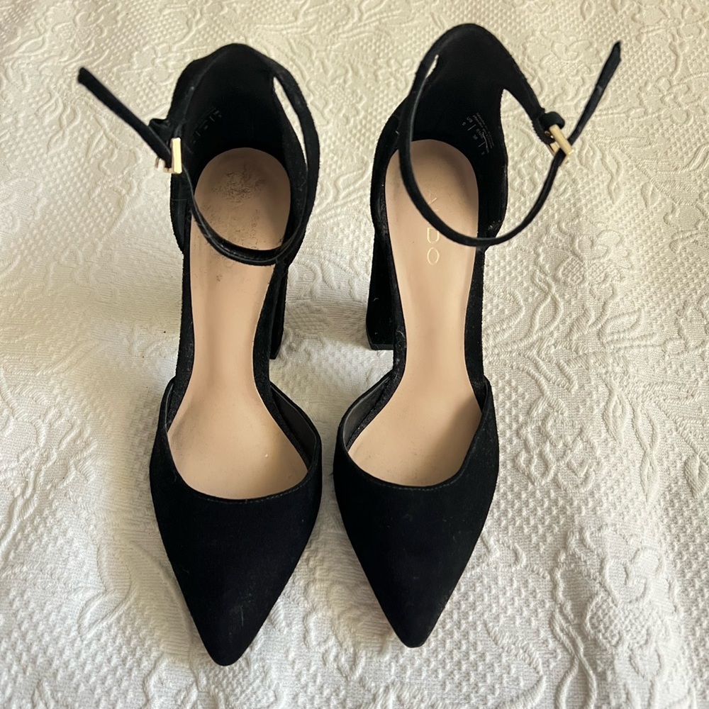 Aldo Pointed Toe Heel Size 6